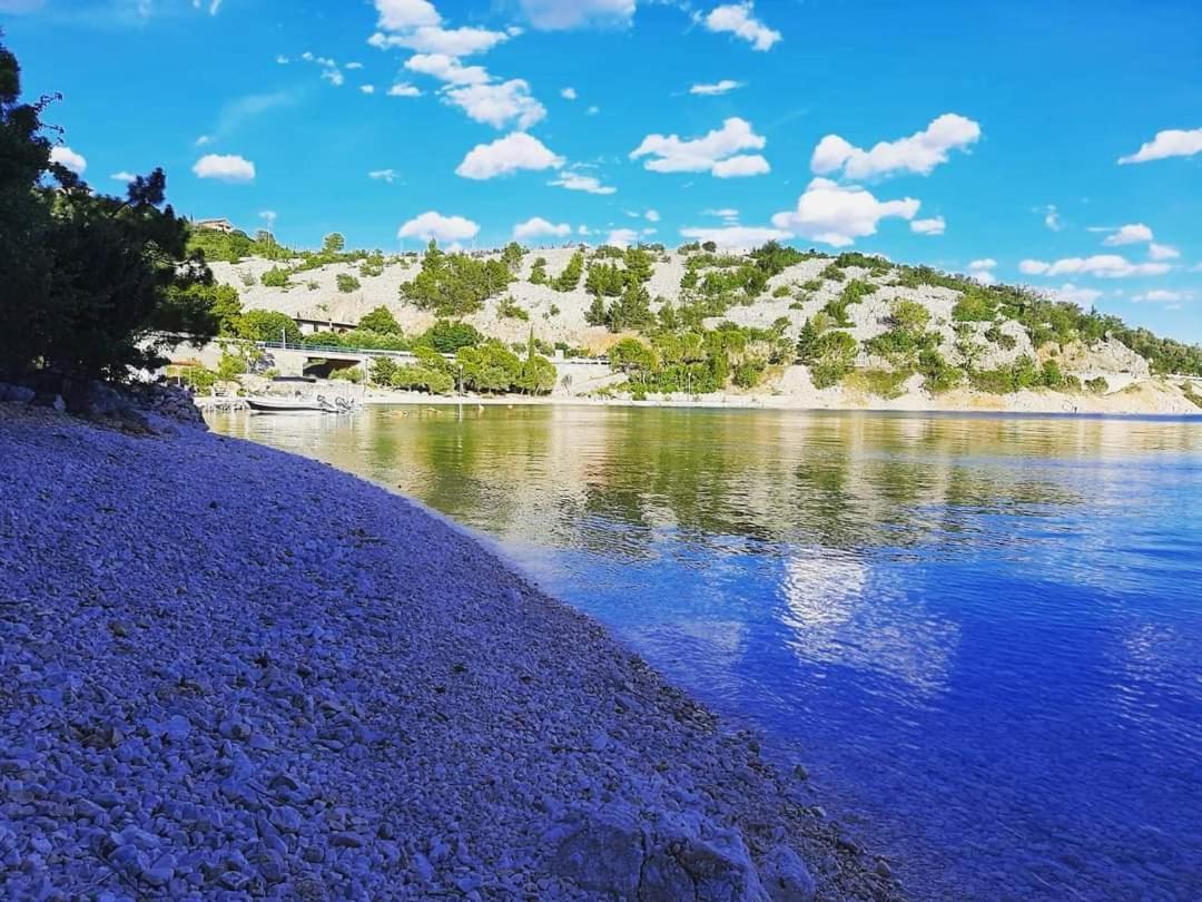 Apratman Uvala Duboka Kruscica * Kruscica (Lika-Senj)