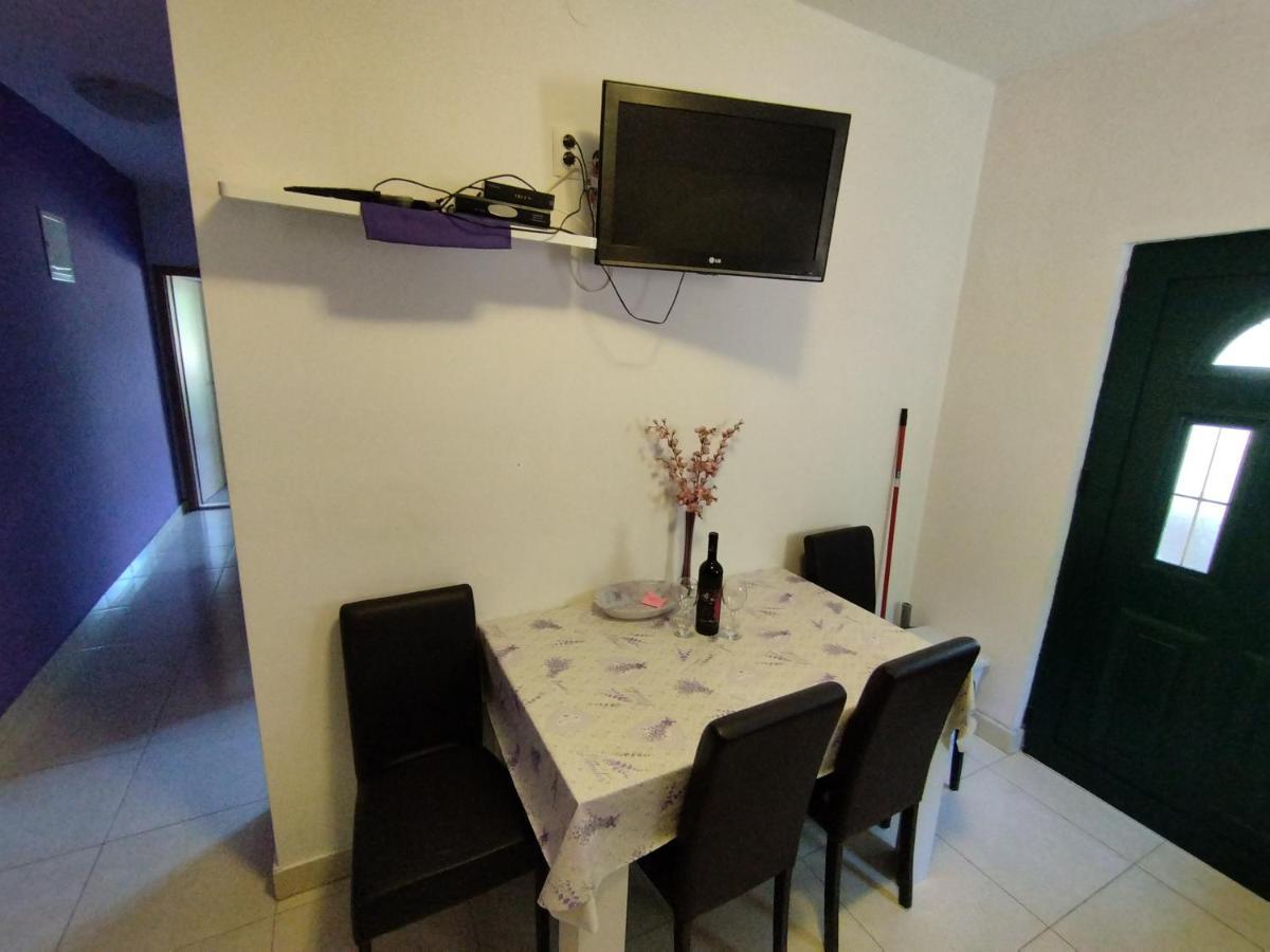 Apratman Uvala Duboka Kruscica Apartamento Kruscica (Lika-Senj)